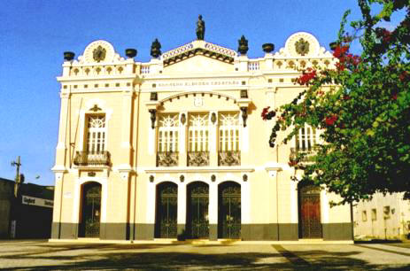 Teatro Alberto Maranhăo, situado no bairro da Ribeira.
                           