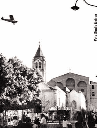 A imagem de Sant'ana sendo transferida da igreja velha para a nova Matriz - 1958.